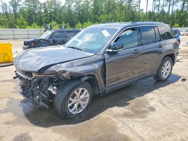 2022 JEEP CHEROKEE Limited — Front 3/4