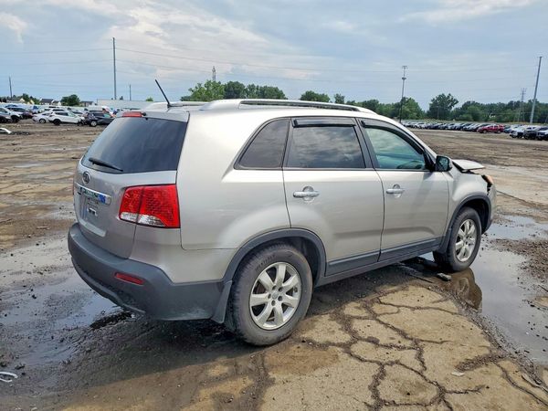 2013 KIA SORENTO Base / LX