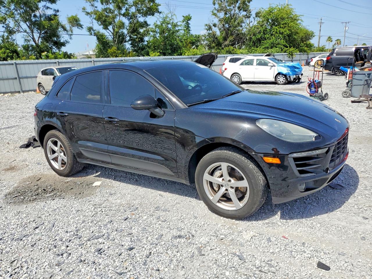 2015 PORSCHE MACAN