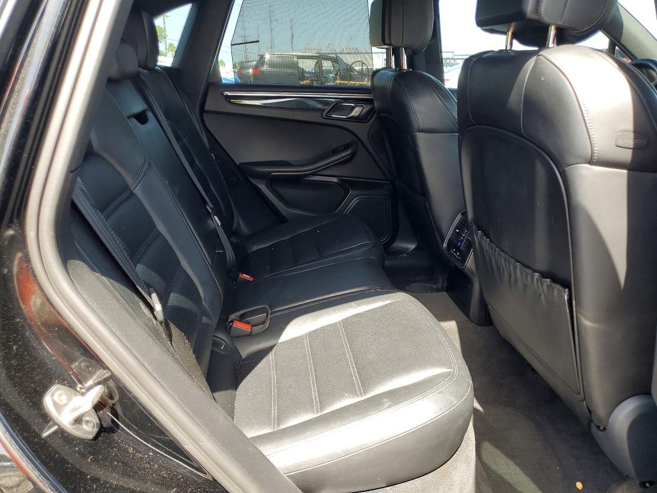 2015 PORSCHE MACAN