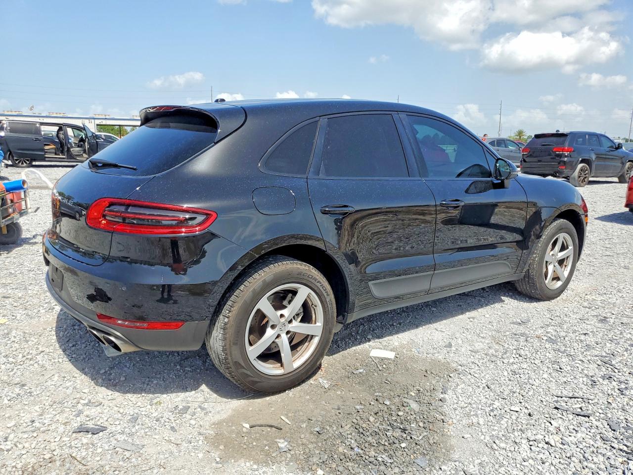 2015 PORSCHE MACAN