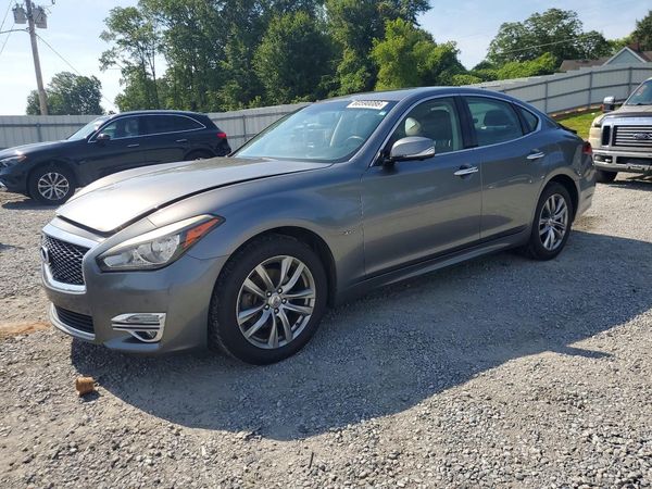 2015 INFINITI Q70
