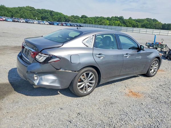 2015 INFINITI Q70
