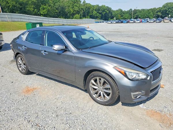 2015 INFINITI Q70