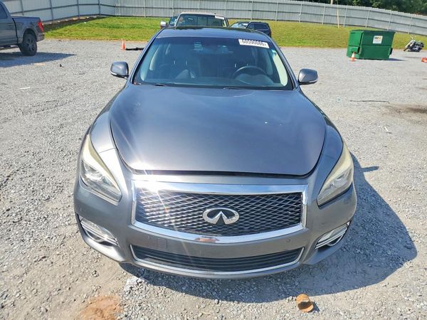 2015 INFINITI Q70