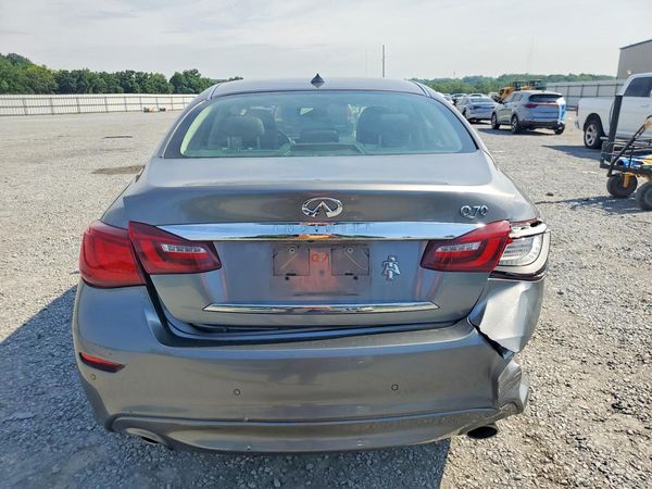 2015 INFINITI Q70