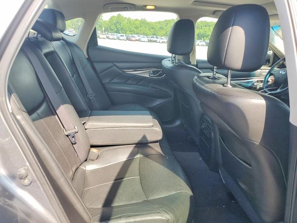 2015 INFINITI Q70