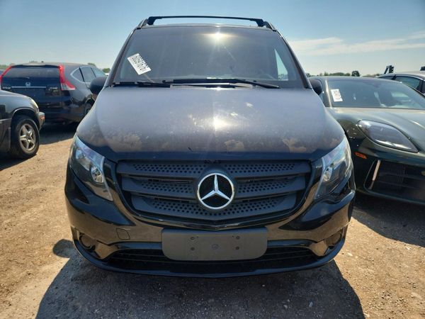 2017 MERCEDES-BENZ METRIS