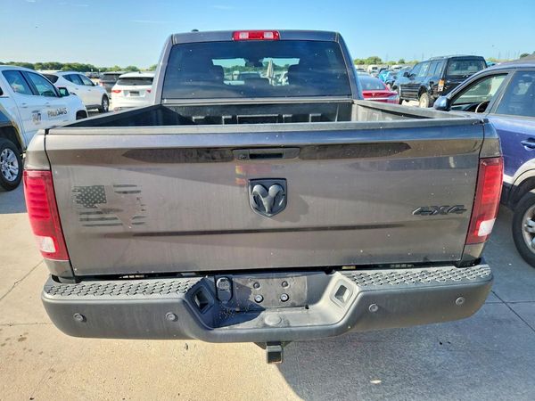 2024 RAM 1500 CLASSIC SLT / Warlock