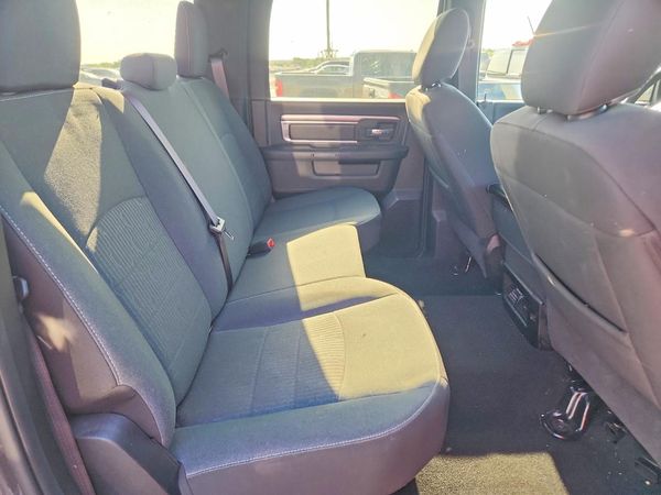 2024 RAM 1500 CLASSIC SLT / Warlock