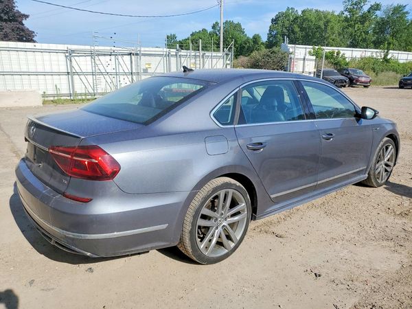 2017 VOLKSWAGEN PASSAT R-Line