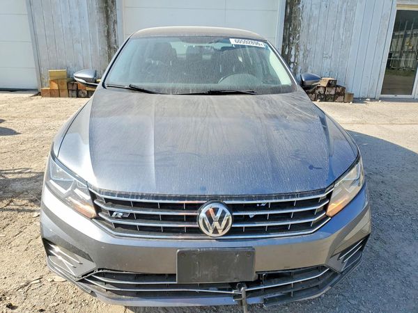 2017 VOLKSWAGEN PASSAT R-Line