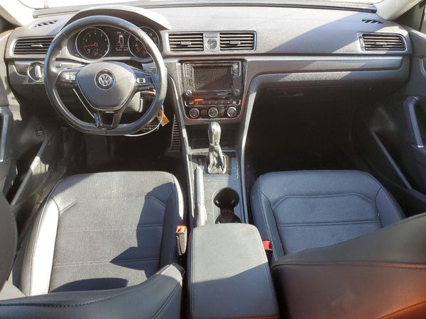 2017 VOLKSWAGEN PASSAT R-Line