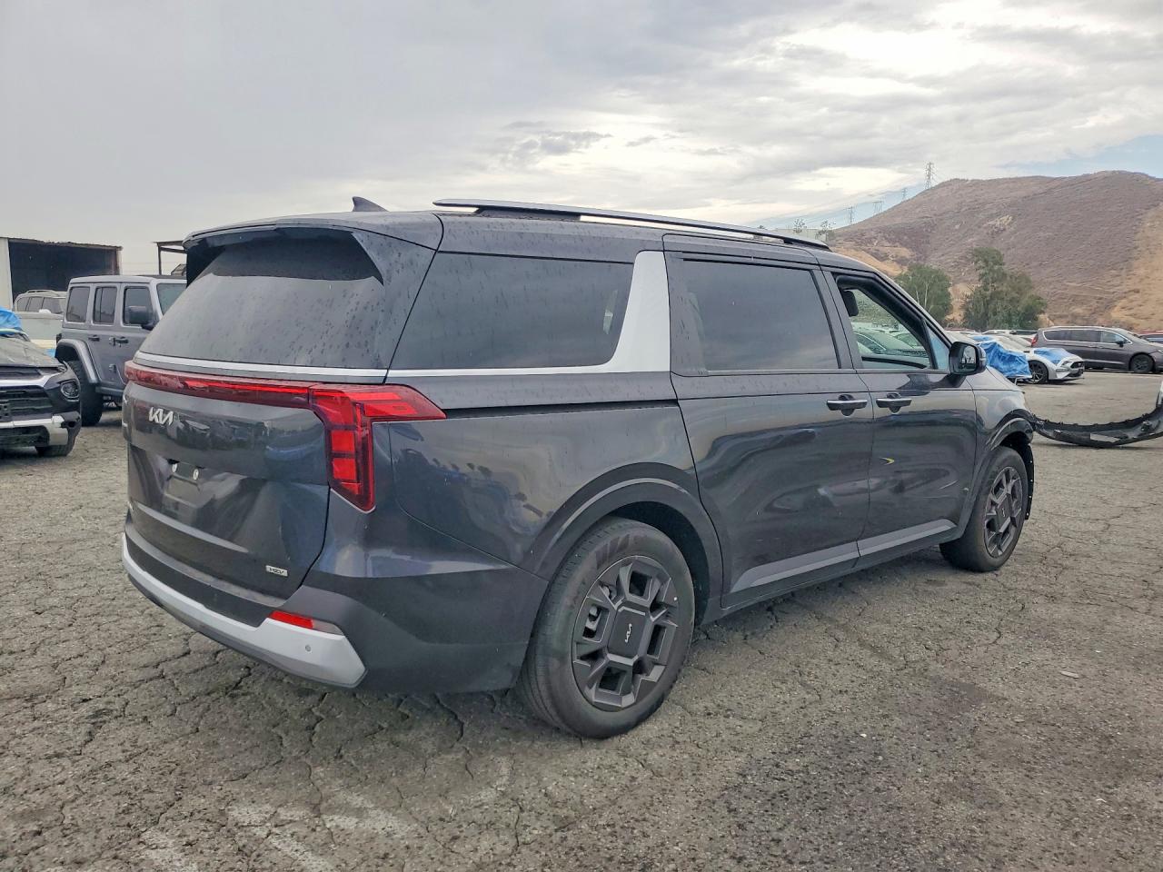 2025 KIA CARNIVAL EX