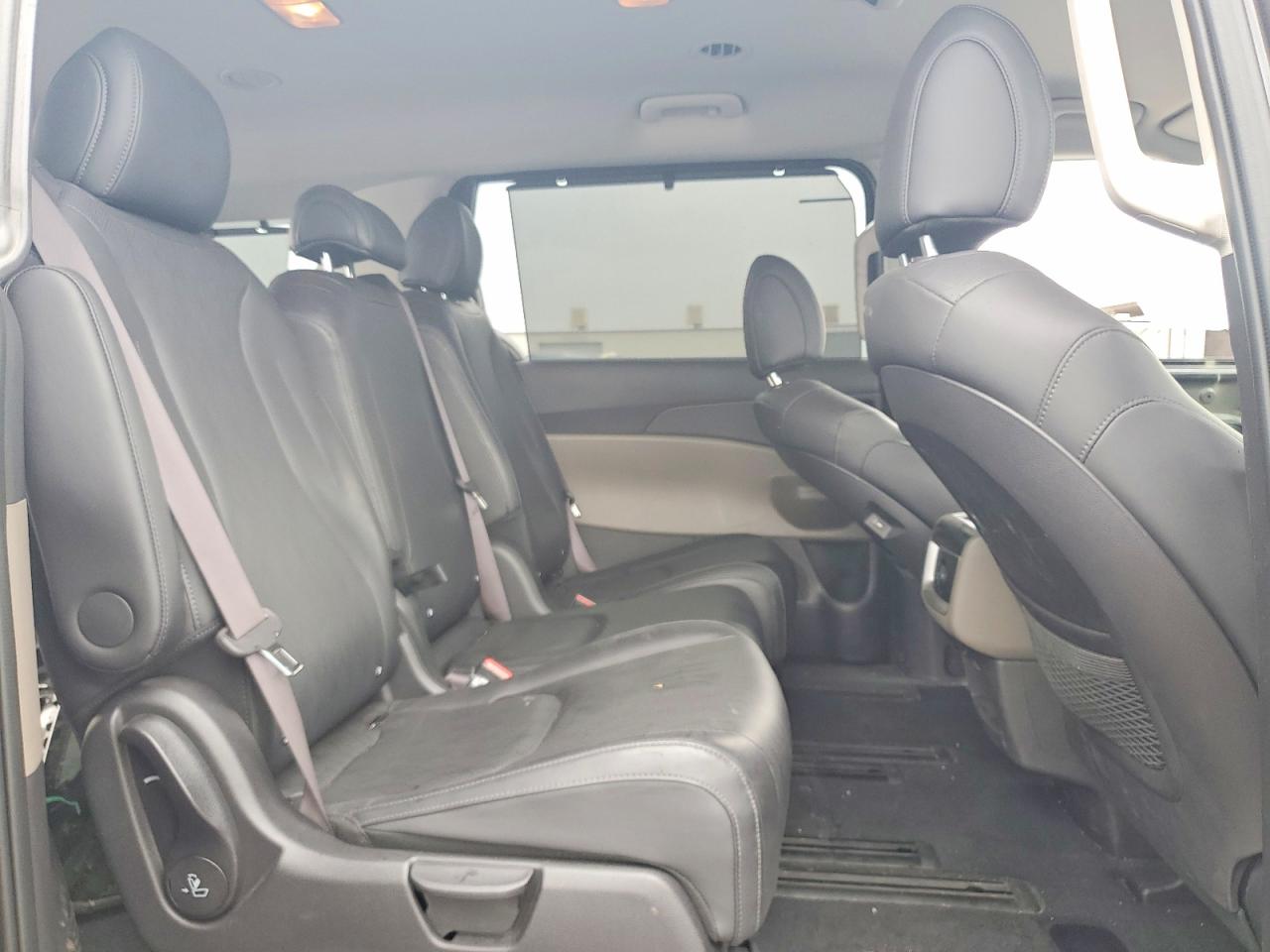2025 KIA CARNIVAL EX
