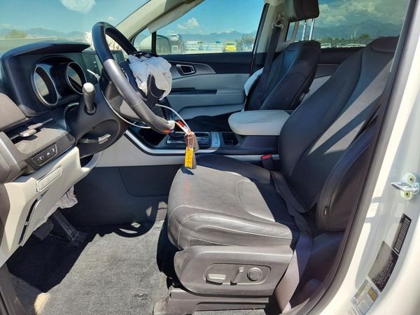 2023 KIA CARNIVAL LX, LX Seat Package
