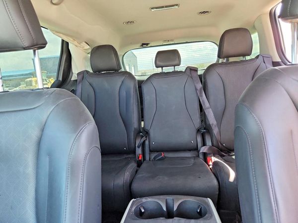 2023 KIA CARNIVAL LX, LX Seat Package