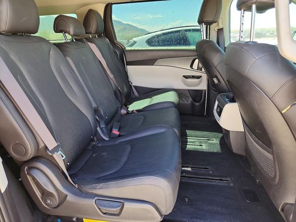 2023 KIA CARNIVAL LX, LX Seat Package