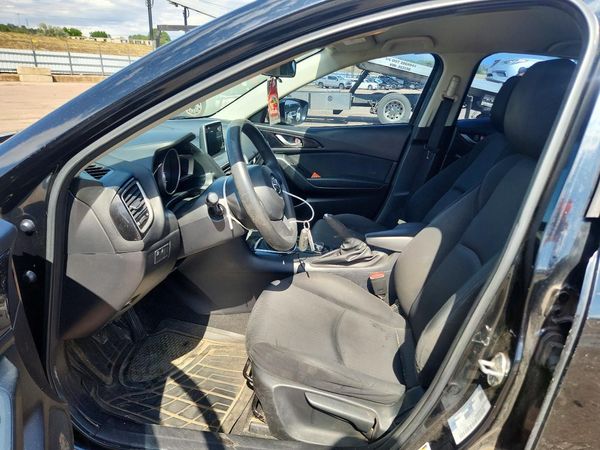 2016 MAZDA 3 SV/Base