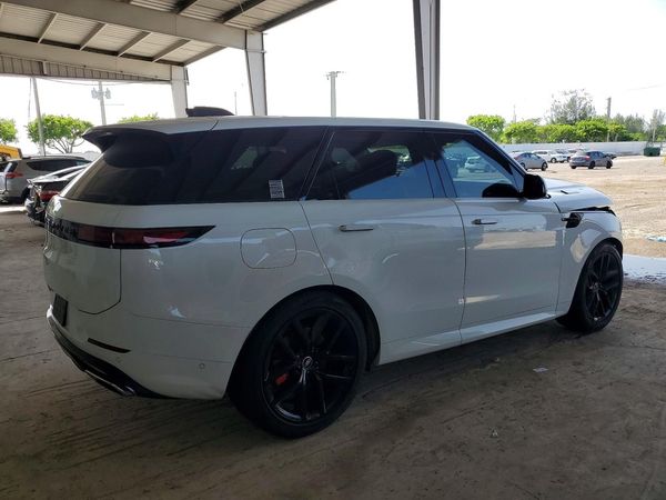 2025 LAND ROVER RANGE ROVER SPORT P460e Dynamic SE
