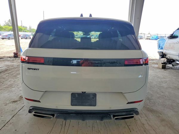 2025 LAND ROVER RANGE ROVER SPORT P460e Dynamic SE