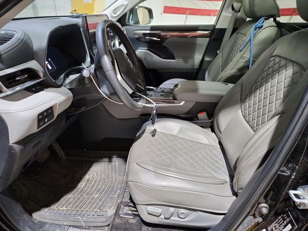 2024 TOYOTA HIGHLANDER HYBRID Platinum