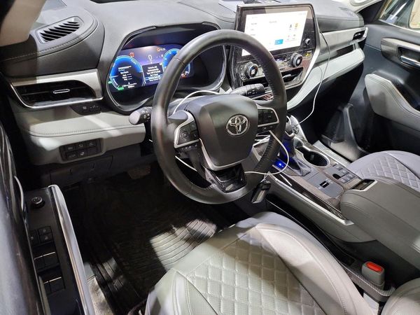 2024 TOYOTA HIGHLANDER HYBRID Platinum