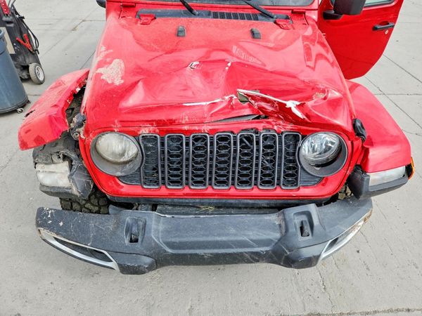 2024 JEEP GLADIATOR Sport — Engine bay