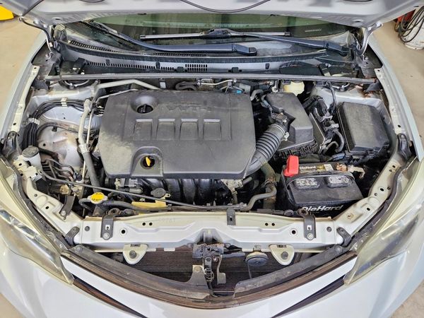 2017 TOYOTA COROLLA — Engine bay