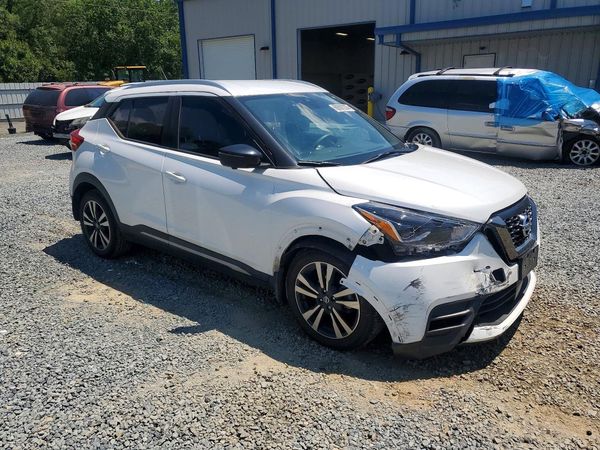 2020 NISSAN KICKS