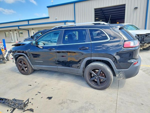 2019 JEEP CHEROKEE LATITUDE PLUS 4X4
