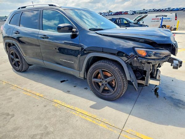 2019 JEEP CHEROKEE LATITUDE PLUS 4X4