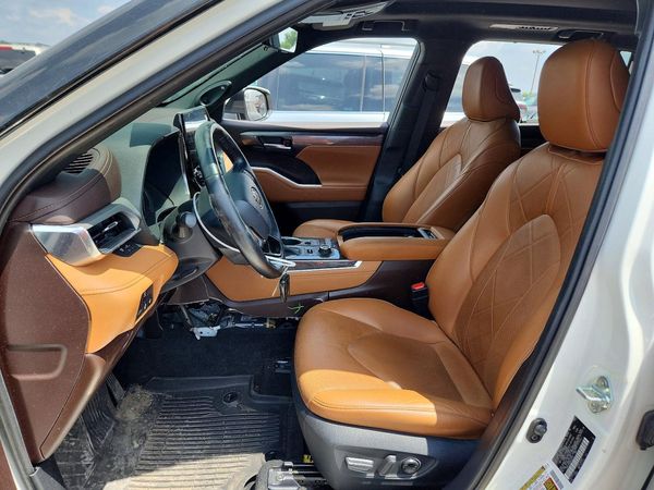 2021 TOYOTA HIGHLANDER Platinum