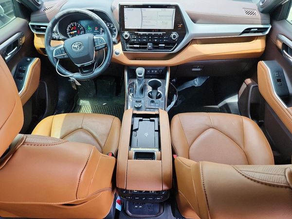 2021 TOYOTA HIGHLANDER Platinum