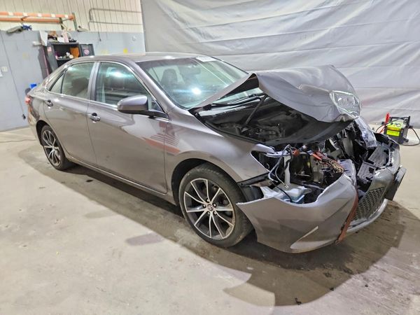 2016 TOYOTA CAMRY — Passenger 3/4