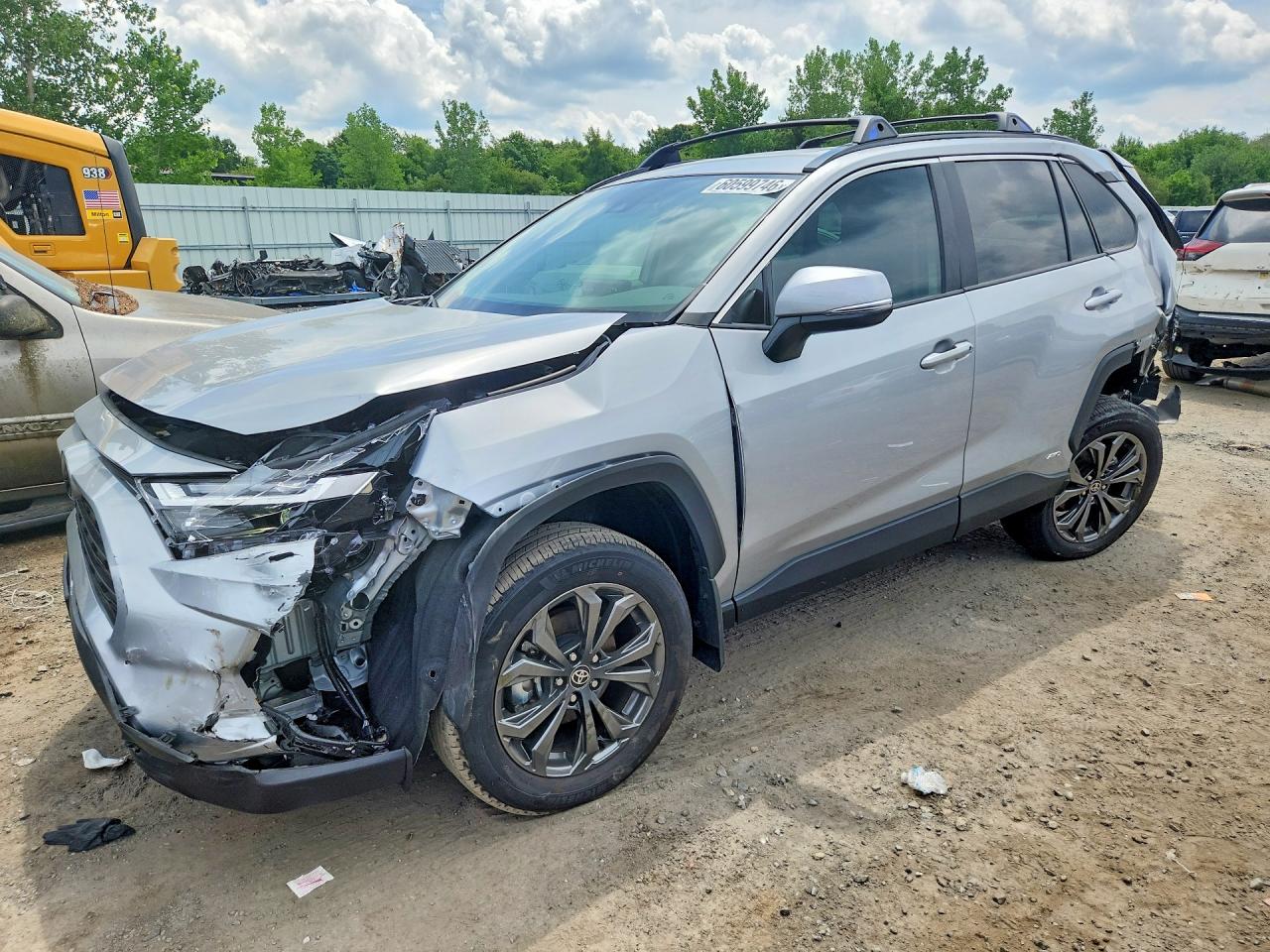 2025 TOYOTA RAV4 XLE Premium