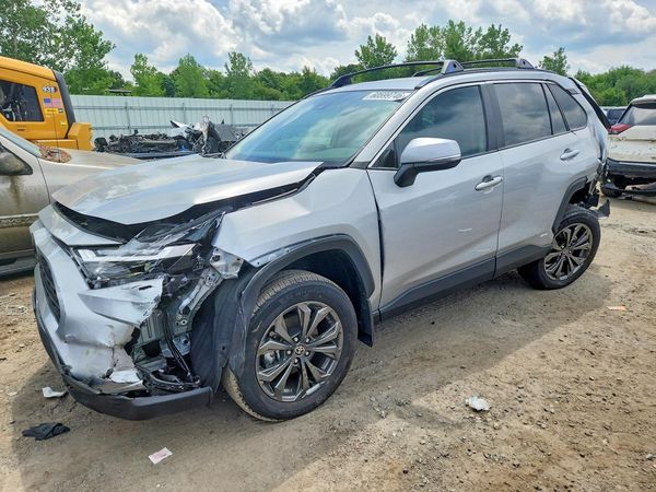 2025 TOYOTA RAV4 XLE Premium