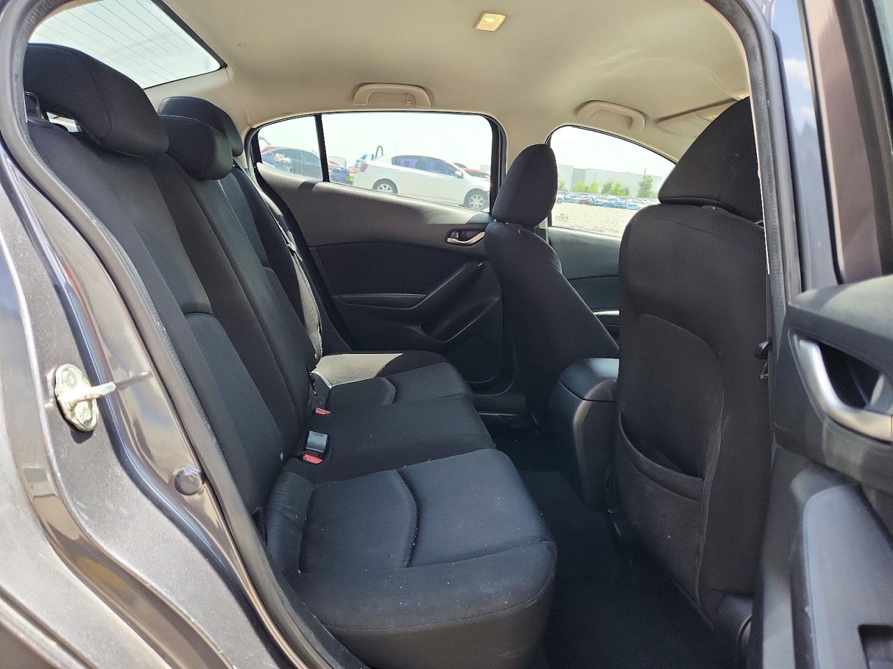 2016 MAZDA 3 SV/Base