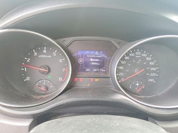 2016 KIA SEDONA LX - Middle-low