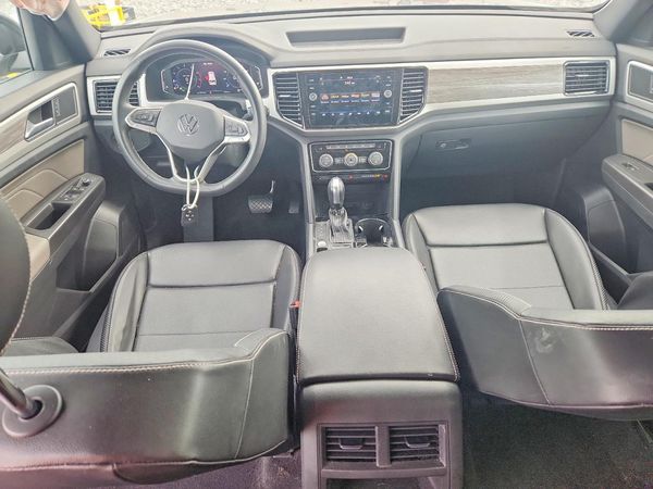 2022 VOLKSWAGEN ATLAS CROSS SPORT SE w/ Tech