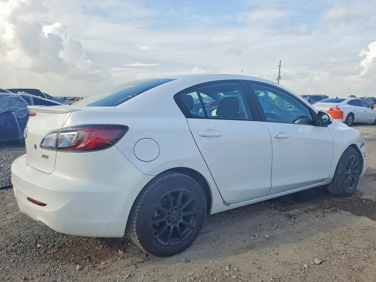 2013 MAZDA 3 SV/Base