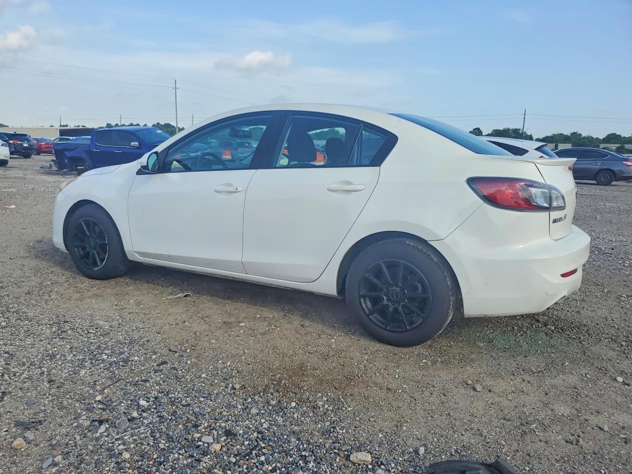 2013 MAZDA 3 SV/Base