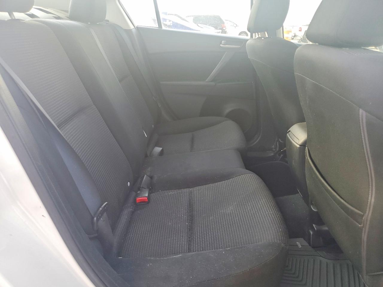 2013 MAZDA 3 SV/Base
