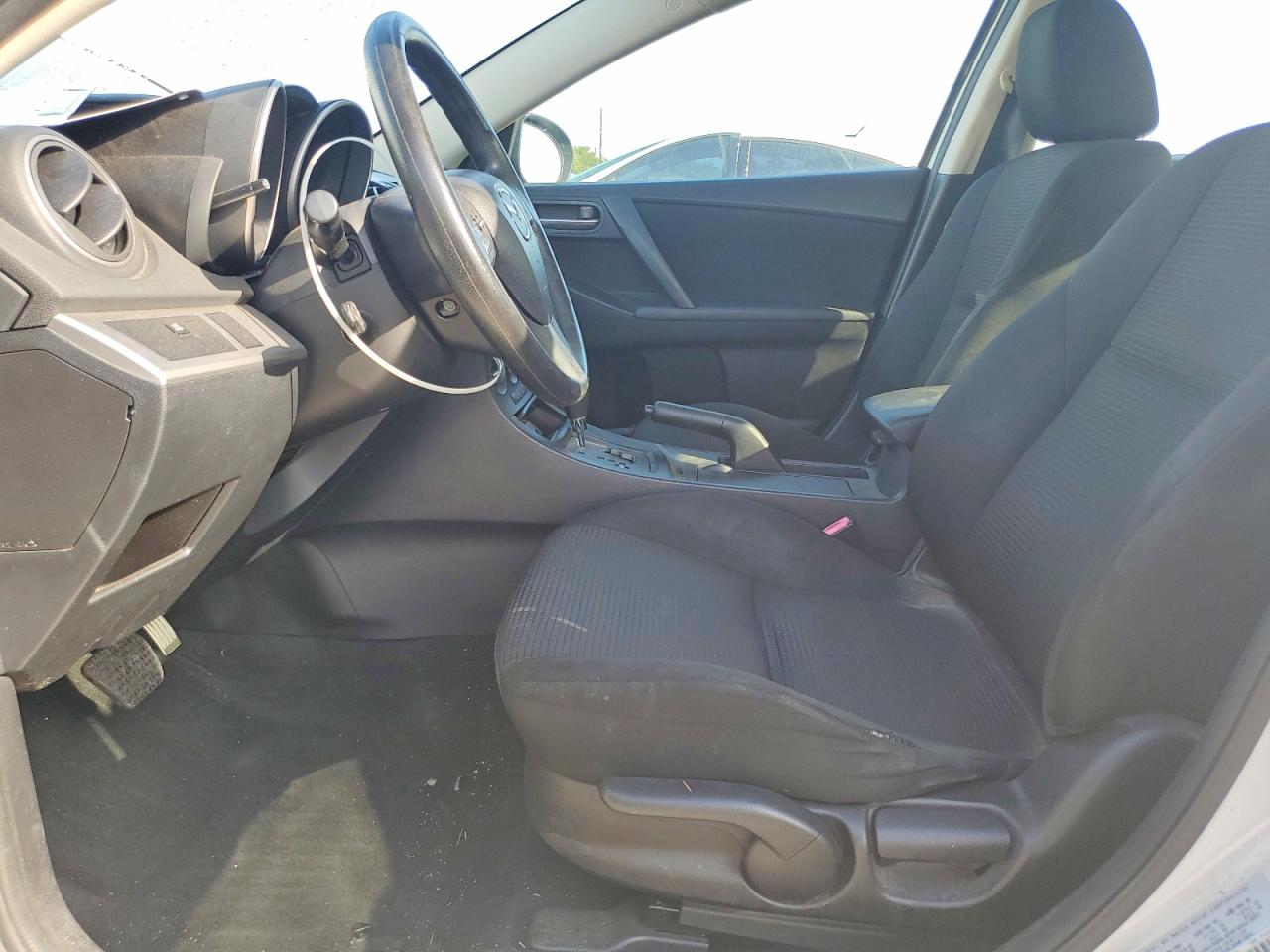 2013 MAZDA 3 SV/Base
