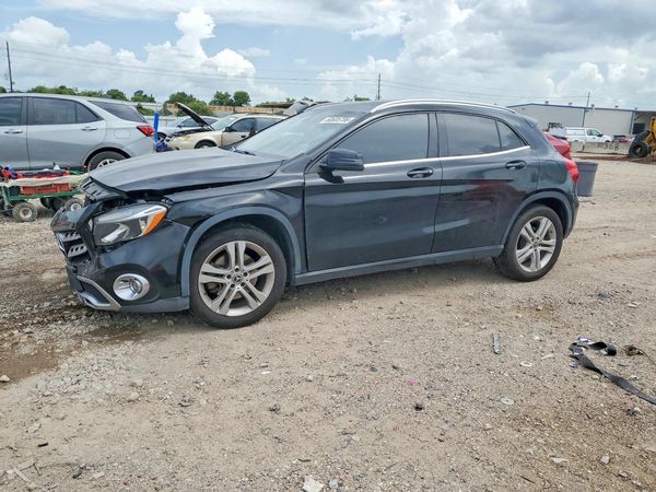 2020 MERCEDES-BENZ GLA