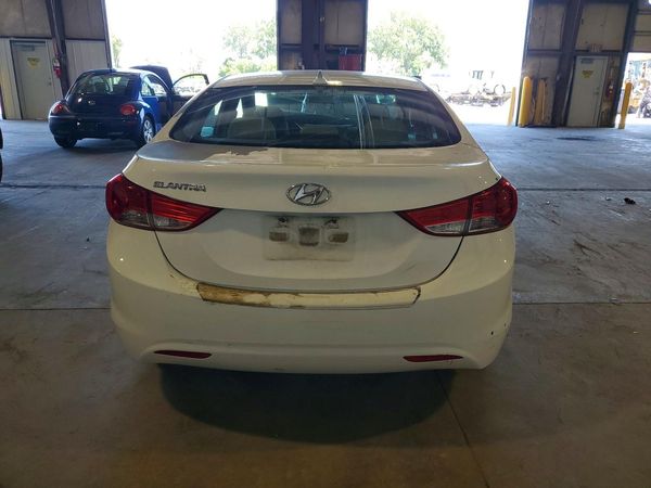 2013 HYUNDAI ELANTRA