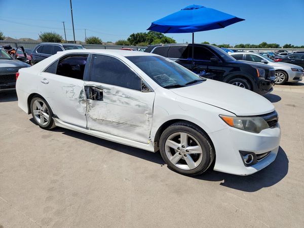 2014 TOYOTA CAMRY