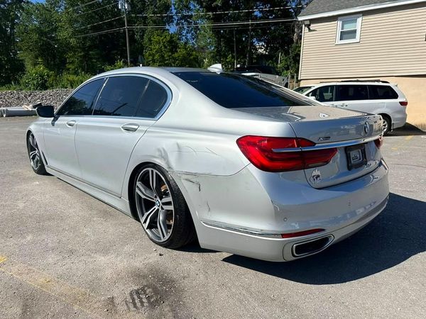 2016 BMW 750 xDrive