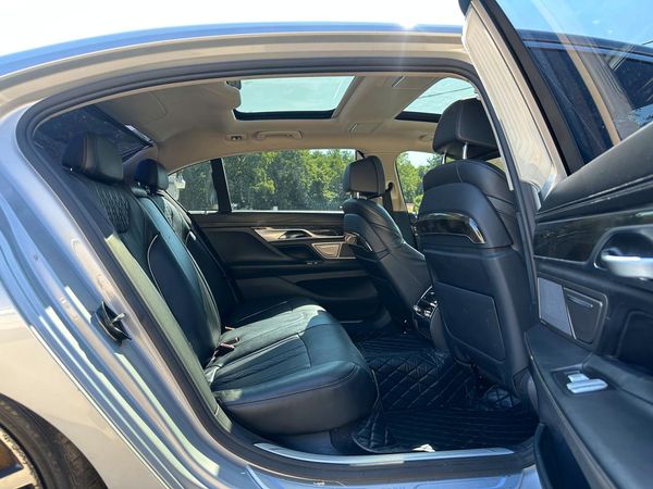 2016 BMW 750 xDrive