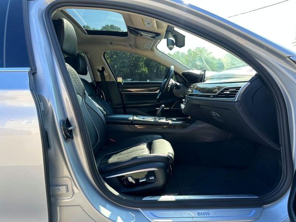 2016 BMW 750 xDrive